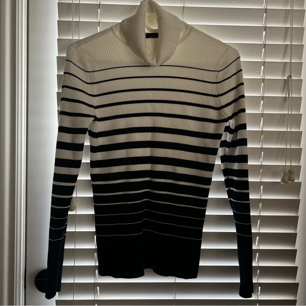 WHBM turtleneck NWOT